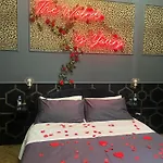 One Of One Experiences - Love Room