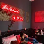 One Of One Experiences - Love Room